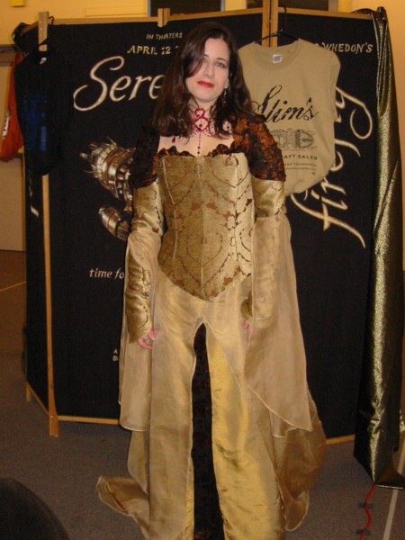 Inara at Itzacon