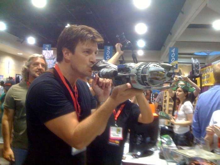 Nathan kisses Serenity.....