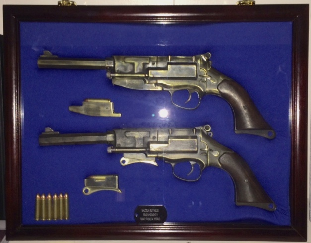 Mals pistol now with loaded mags and roads displayed 